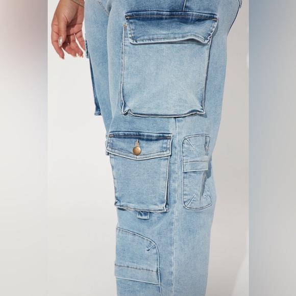 Fairfax High Rise Stretch Cargo Jeans - Light Wash - Picture 6 of 7